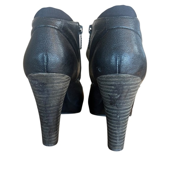 Tsubo Black Leather Ankle Zip Strap Heels - Women's Size 8 - Picture 3 of 10